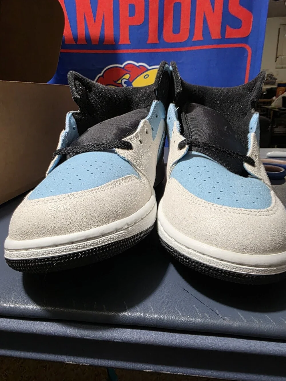 Jordan 1 MID Men's Light Blue, White & Black Size 10.5m, New.